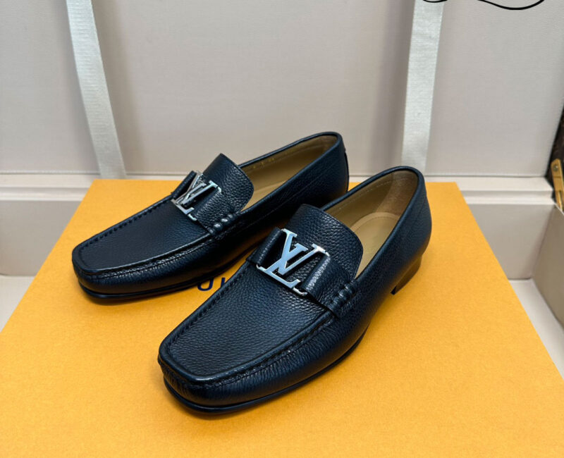 Giày Lười Louis Vuitton Montaigne Loafers Black Da Bê Có Vân Logo LV Bạc