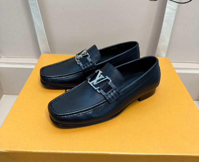 Giày Loafer Louis Vuitton Major Black Đen Da Bê Sần Logo LV Bạc