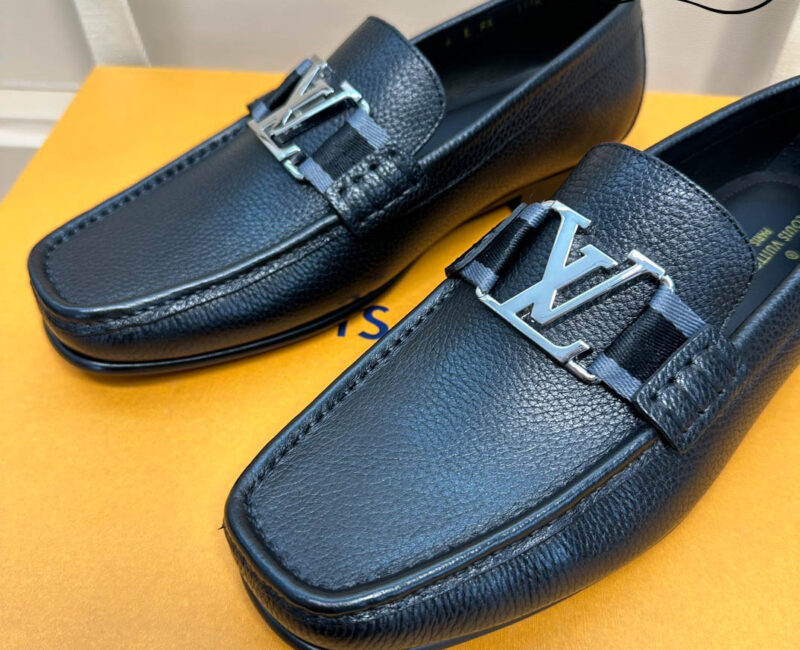 Giày Loafer Louis Vuitton Major Black Đen Da Bê Sần Logo LV Bạc