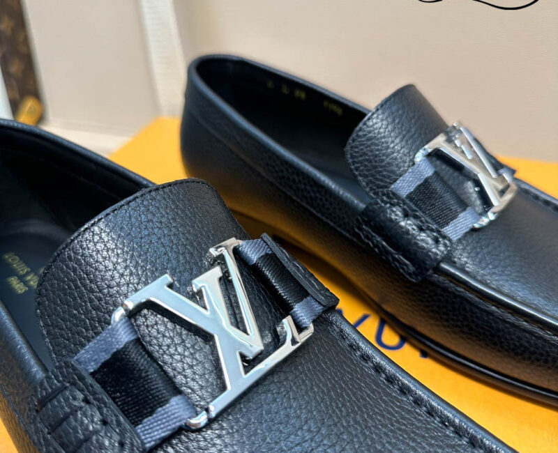 Giày Loafer Louis Vuitton Major Black Đen Da Bê Sần Logo LV Bạc