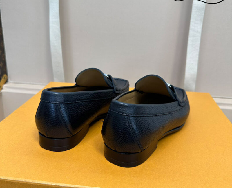 Giày Lười Louis Vuitton Montaigne Loafers Black Da Bê Có Vân Logo LV Bạc