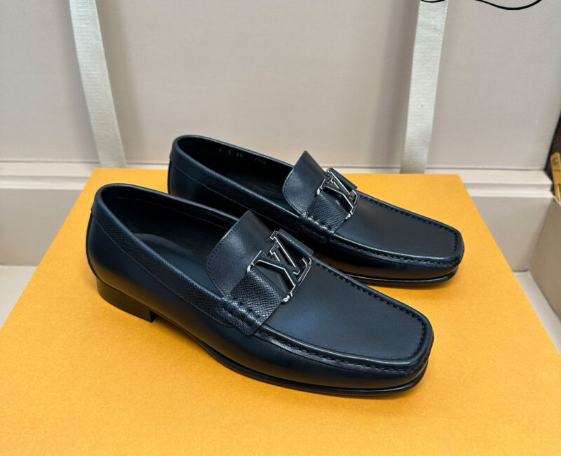 Giày Lười Louis Vuitton Montaigne Loafers Black Da Bê Trơn Logo LV Đen