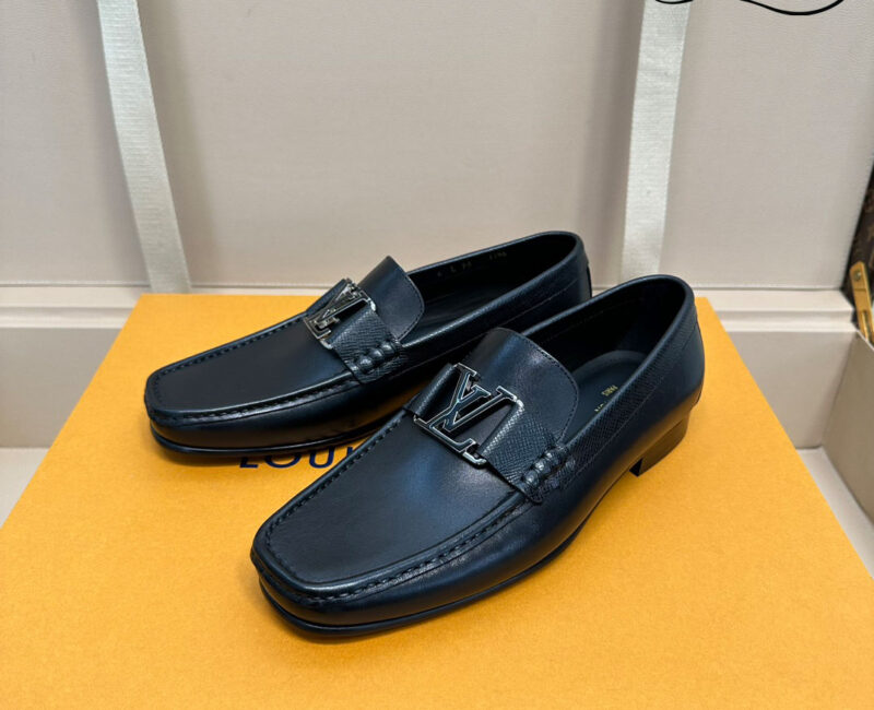 Giày Lười Louis Vuitton Montaigne Loafers Black Da Bê Trơn Logo LV Đen