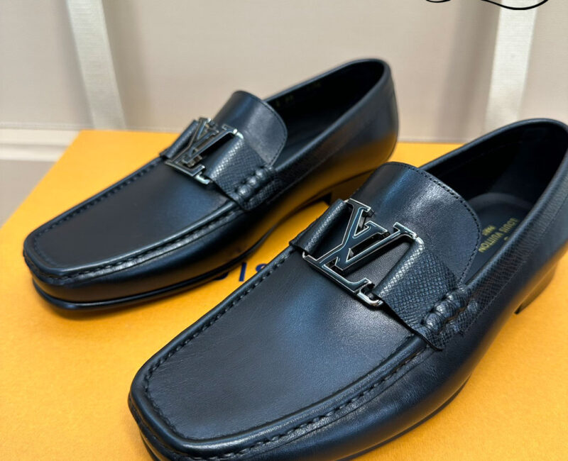 Giày Lười Louis Vuitton Montaigne Loafers Black Da Bê Trơn Logo LV Đen