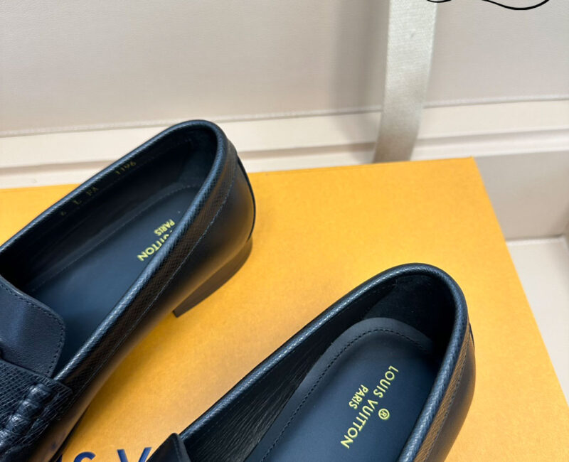 Giày Lười Louis Vuitton Montaigne Loafers Black Da Bê Trơn Logo LV Đen