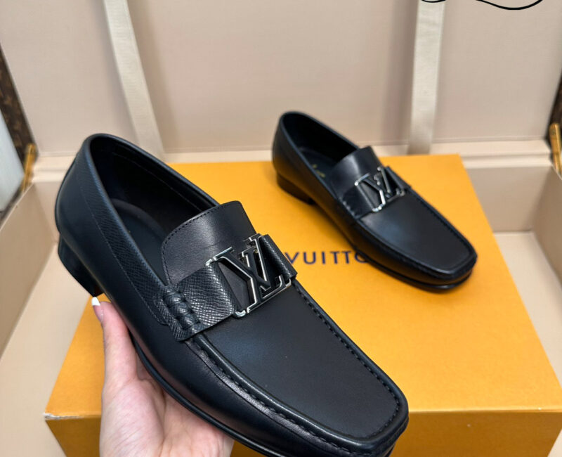 Giày Lười Louis Vuitton Montaigne Loafers Black Da Bê Trơn Logo LV Đen