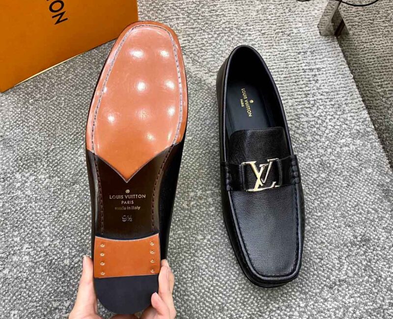 Giày lười Louis Vuitton Montaigne Loafers Da Nhăn Logo LV Bạc