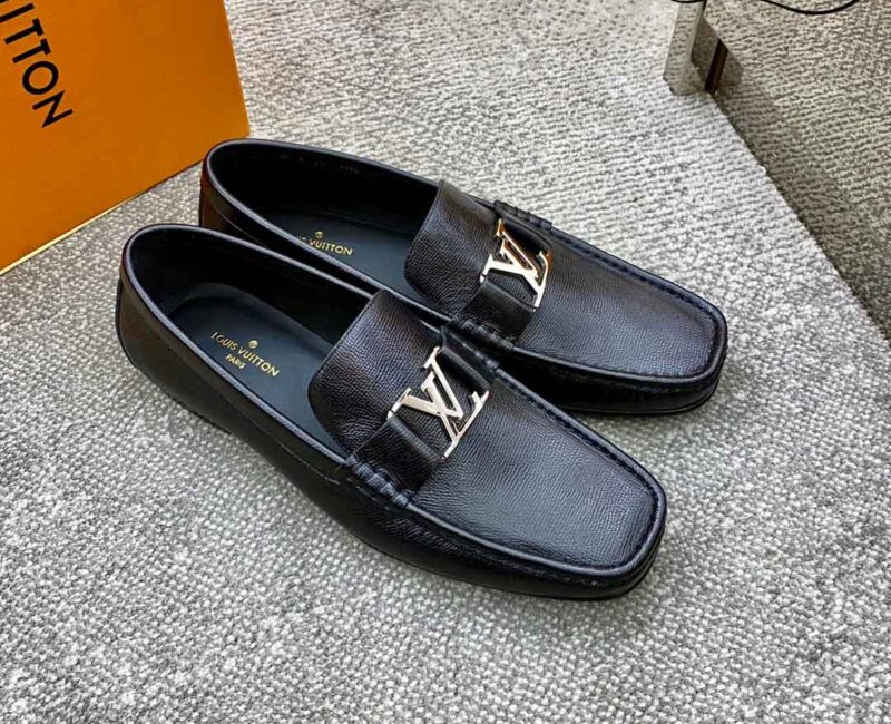 Giày lười Louis Vuitton Montaigne Loafers Da Nhăn Logo LV Bạc