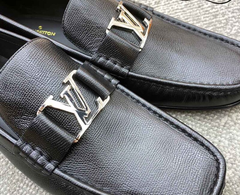 Giày lười Louis Vuitton Montaigne Loafers Da Nhăn Logo LV Bạc