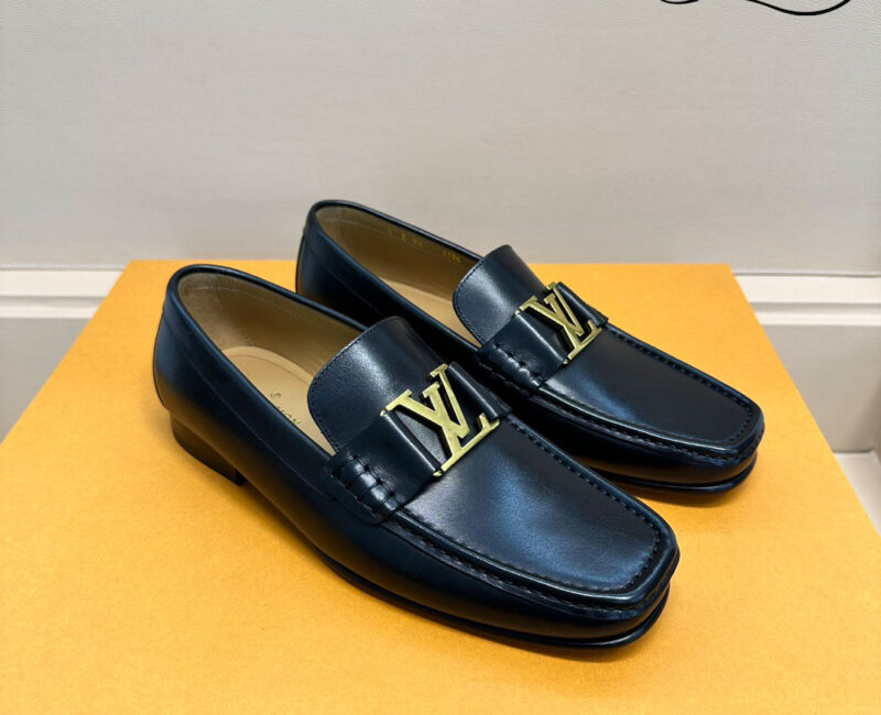 Giày lười Louis Vuitton Montaigne Loafers Da Trơn Logo LV Vàng