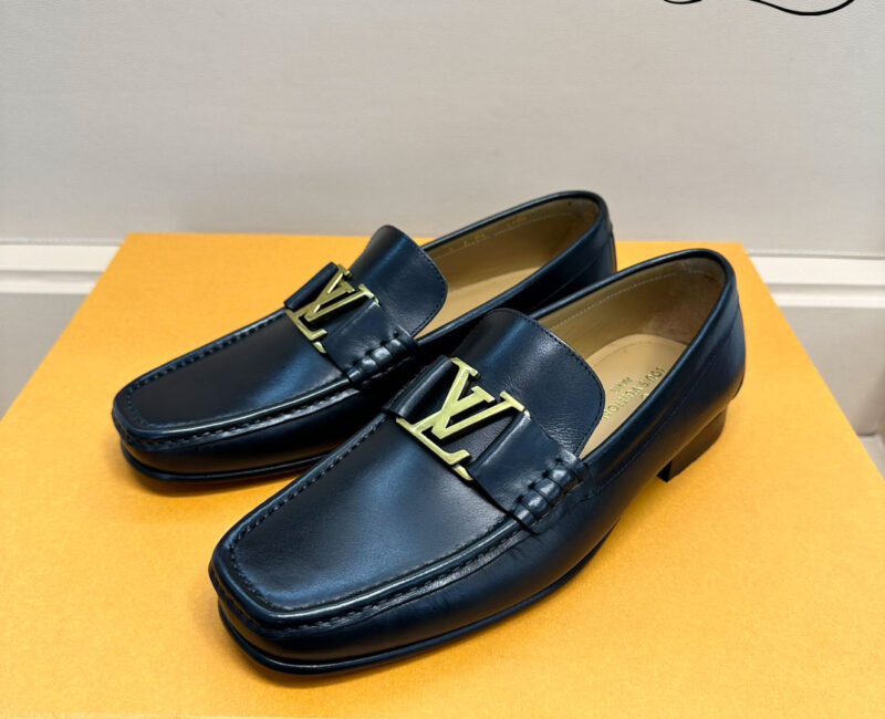 Giày lười Louis Vuitton Montaigne Loafers Da Trơn Logo LV Vàng