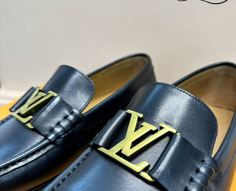 Giày lười Louis Vuitton Montaigne Loafers Da Trơn Logo LV Vàng