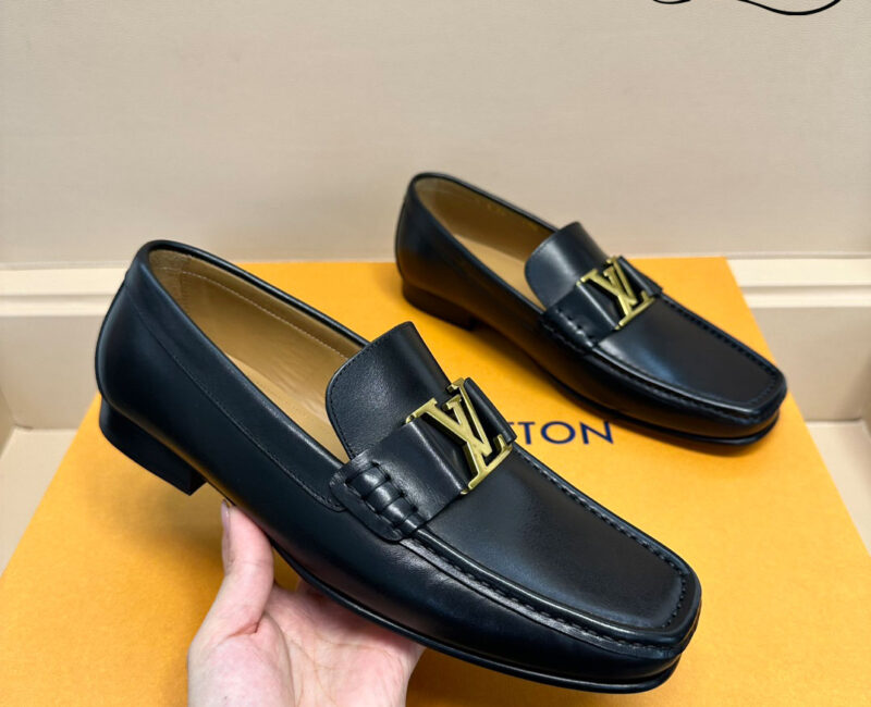 Giày lười Louis Vuitton Montaigne Loafers Da Trơn Logo LV Vàng