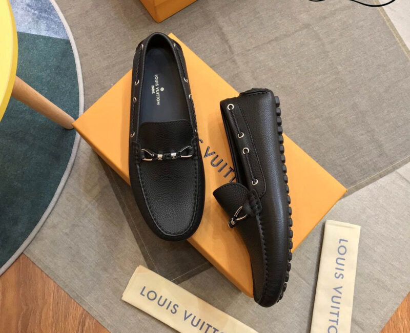 Giày lười Louis Vuitton Raspail Moccasin Black Da Bê Có Vân