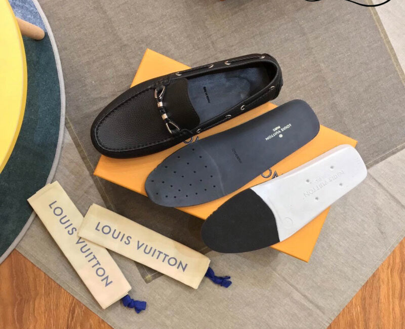 Giày lười Louis Vuitton Raspail Moccasin Black Da Bê Có Vân