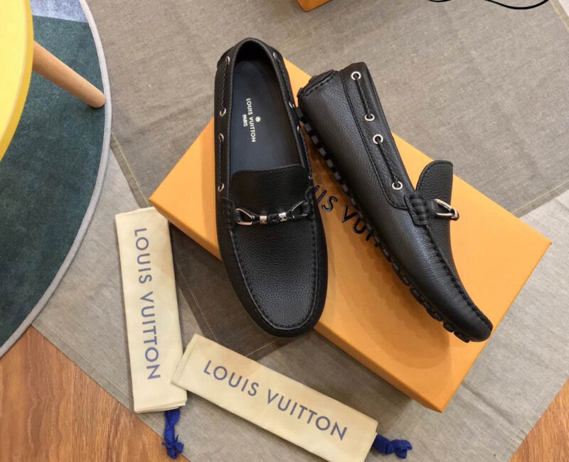 Giày lười Louis Vuitton Raspail Moccasin Black Da Bê Có Vân