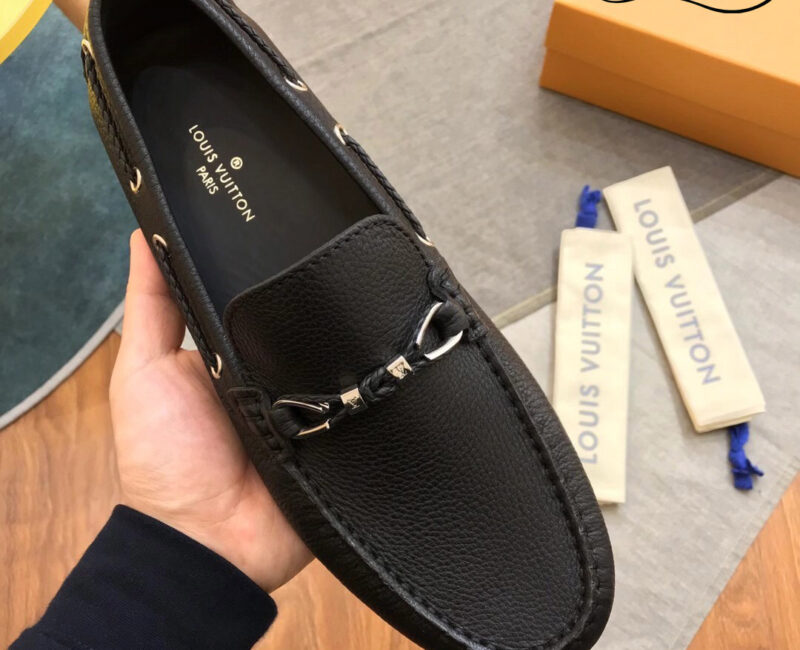 Giày lười Louis Vuitton Raspail Moccasin Black Da Bê Có Vân