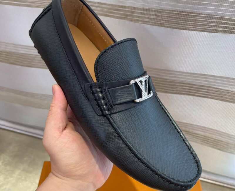 Giày lười LV Hockenheim Mocassin Black Đen Da Taiga Logo LV Bạc