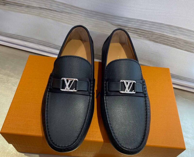 Giày lười LV Hockenheim Mocassin Black Đen Da Taiga Logo LV Bạc