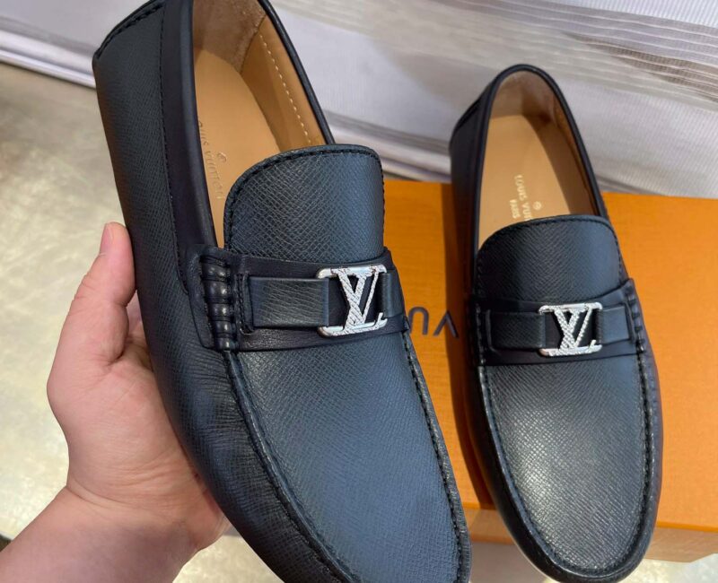 Giày lười LV Hockenheim Mocassin Black Đen Da Taiga Logo LV Bạc