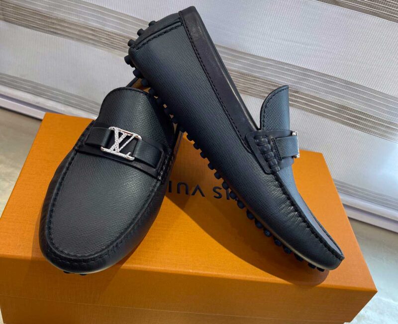 Giày lười LV Hockenheim Mocassin Black Đen Da Taiga Logo LV Bạc