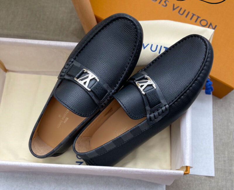 Giày lười LV Hockenheim Mocassin Da Bê Có Vân Họa Tiết Damier Logo LV Bạc