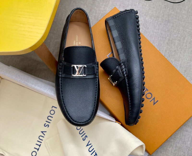 Giày lười LV Hockenheim Mocassin Da Bê Có Vân Họa Tiết Damier Logo LV Bạc