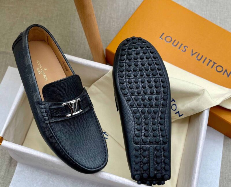 Giày lười LV Hockenheim Mocassin Da Bê Có Vân Họa Tiết Damier Logo LV Bạc