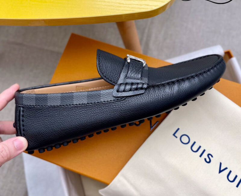 Giày lười LV Hockenheim Mocassin Da Bê Có Vân Họa Tiết Damier Logo LV Bạc