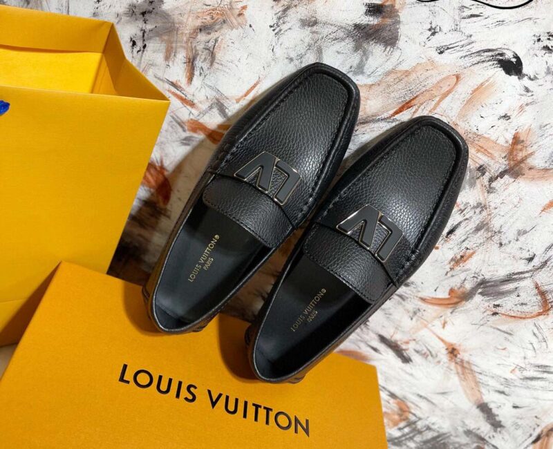 Giày Lười LV Monte Carlo Mocassin Black Da Bê Có Vân Khóa Logo LV Bản To