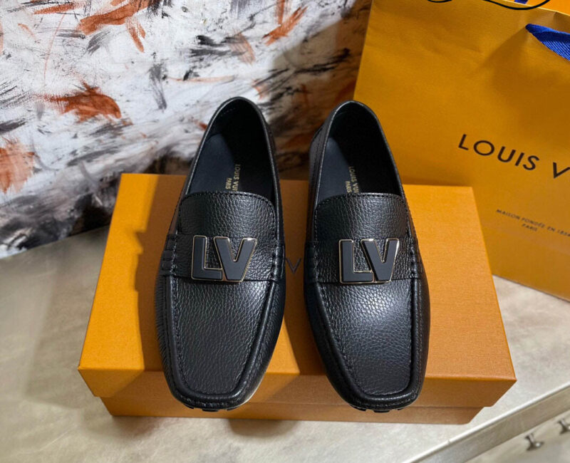 Giày Lười LV Monte Carlo Mocassin Black Da Bê Có Vân Khóa Logo LV Bản To