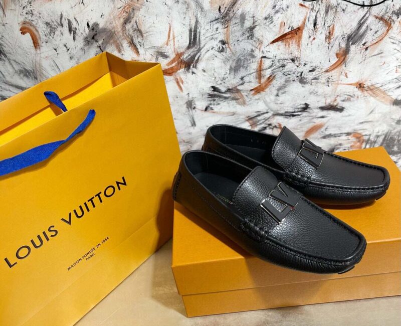 Giày Lười LV Monte Carlo Mocassin Black Da Bê Có Vân Khóa Logo LV Bản To