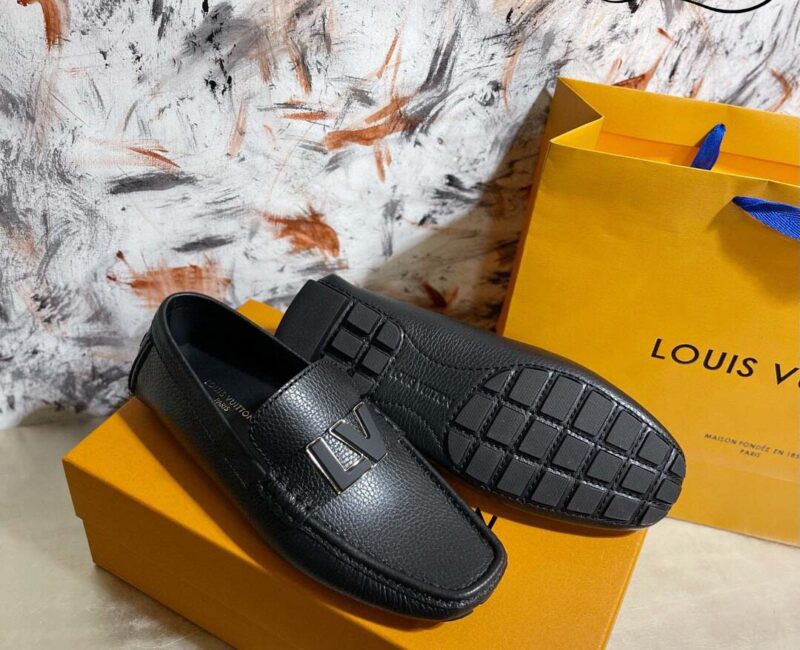 Giày Lười LV Monte Carlo Mocassin Black Da Bê Có Vân Khóa Logo LV Bản To