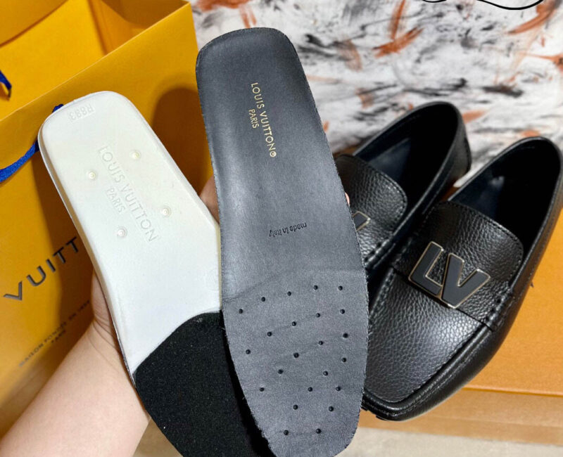 Giày Lười LV Monte Carlo Mocassin Black Da Bê Có Vân Khóa Logo LV Bản To