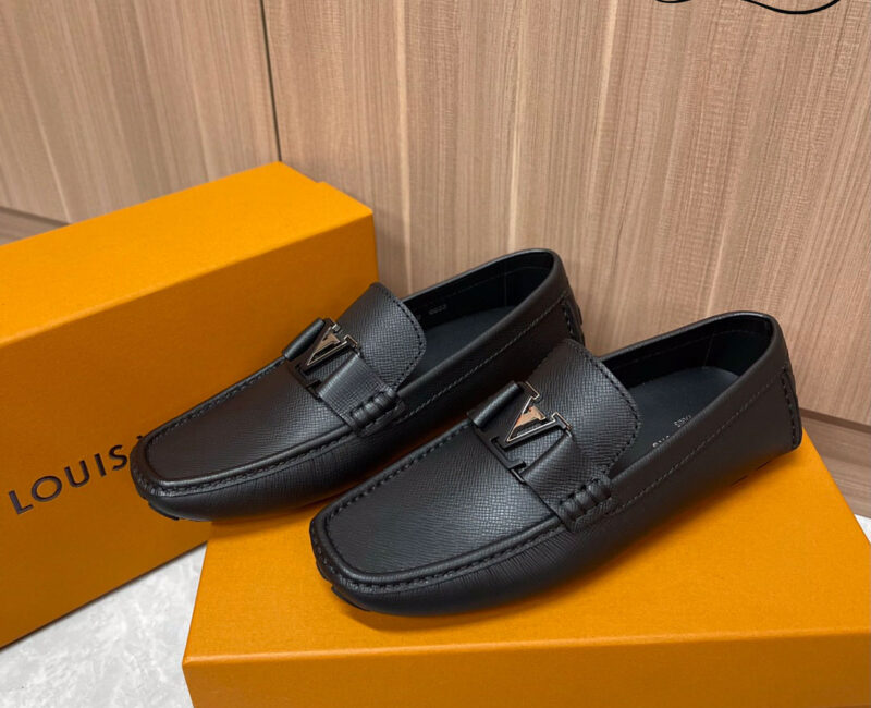 Giày Lười LV Monte Carlo Mocassin Black Da Taiga Khóa Logo Đen