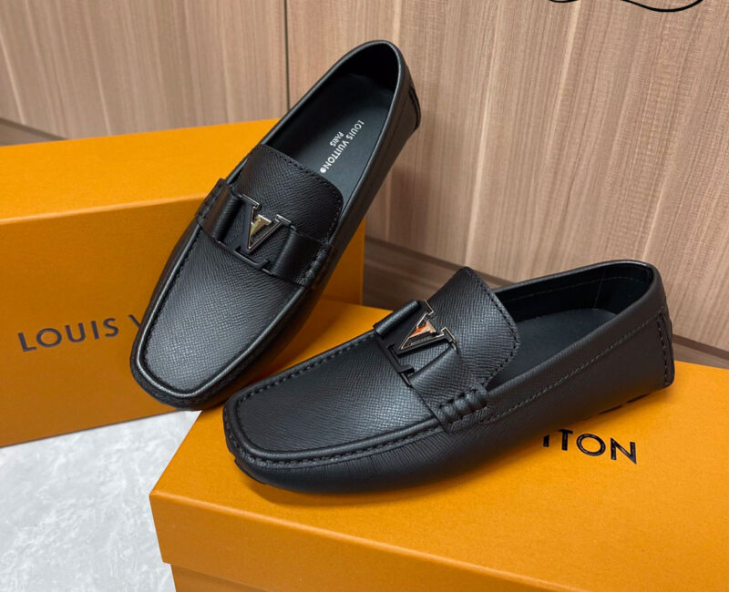 Giày Lười LV Monte Carlo Mocassin Black Da Taiga Khóa Logo Đen