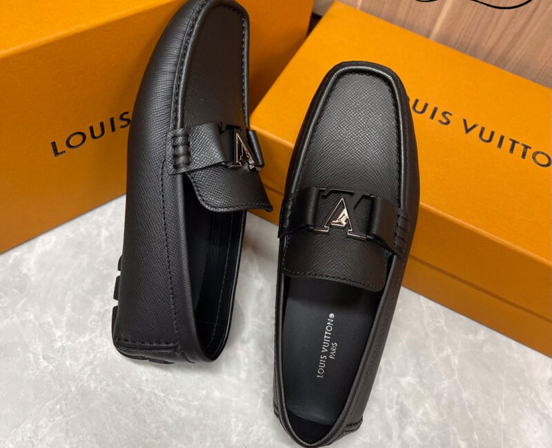 Giày Lười LV Monte Carlo Mocassin Black Da Taiga Khóa Logo Đen