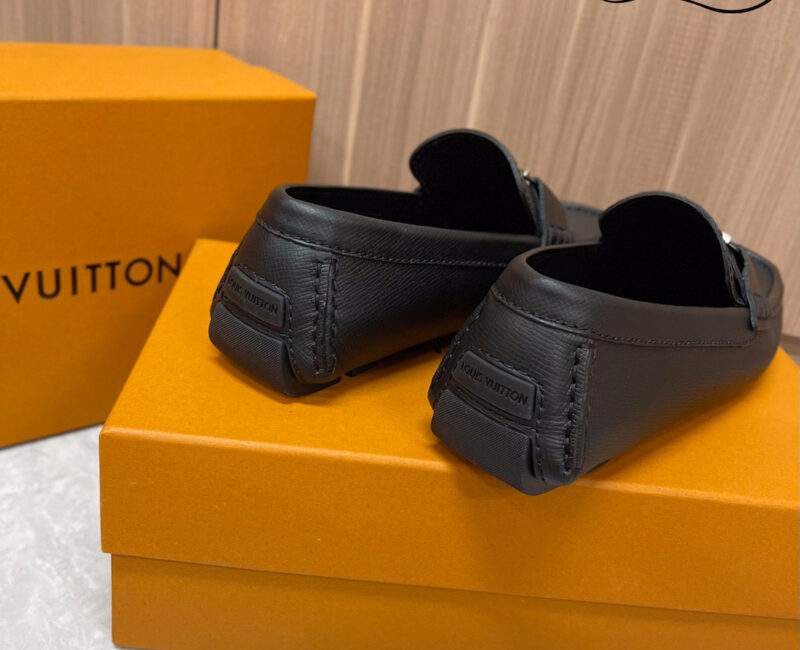 Giày Lười LV Monte Carlo Mocassin Black Da Taiga Khóa Logo Đen