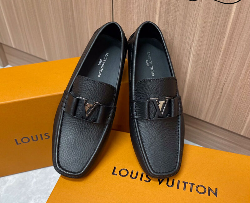 Giày Lười LV Monte Carlo Mocassin Black Da Taiga Khóa Logo Đen