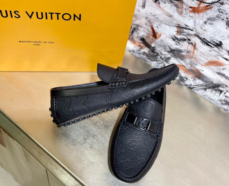 Giày Lv Moca Hockenheim Black Da Bê Sần Dập Nổi Hoạ Tiết Monogram Logo LV Đen