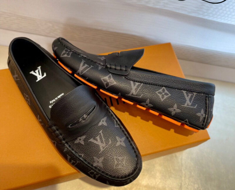 Giày Moca Lv Louis Vuitton Black Da Bê Monogram đế Cam