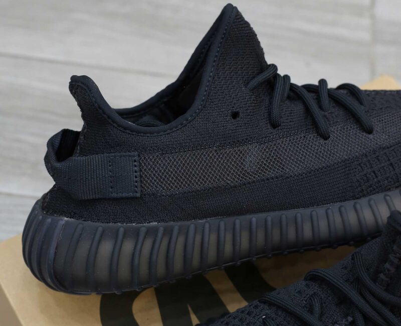 Giày Adidas Yeezy Boost 350 V2 ‘Onyx’ Real