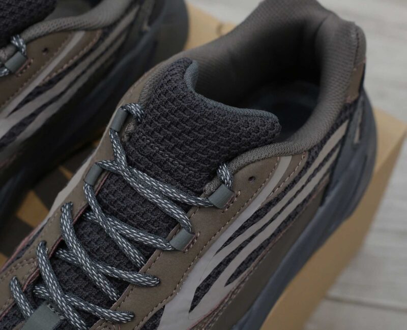 Giày Adidas Yeezy 700 V2 Geode Best Quality