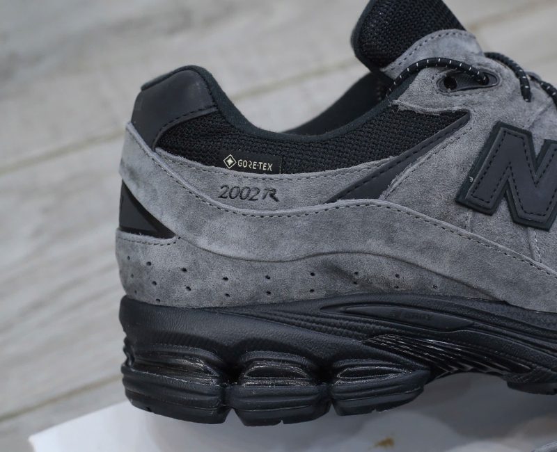 Giày New Balance 2002R x GORE-TEX ‘Charcoal’ Chuẩn 99% Auth